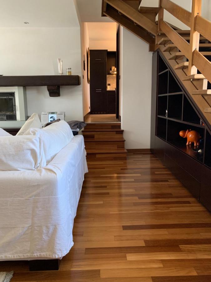 Near Como, Charming Apartment With Fireplace Грандате Екстериор снимка