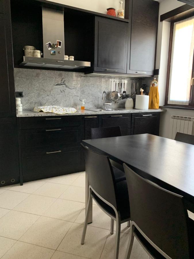 Near Como, Charming Apartment With Fireplace Грандате Екстериор снимка