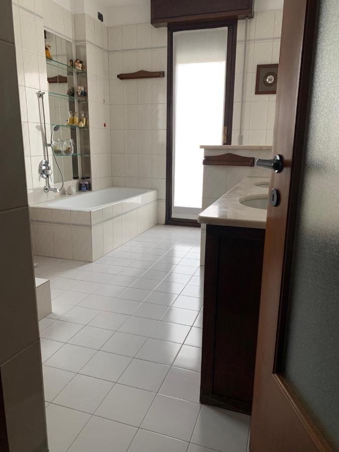 Near Como, Charming Apartment With Fireplace Грандате Екстериор снимка