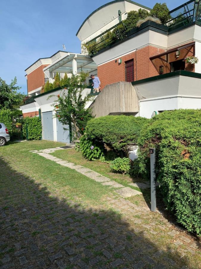 Near Como, Charming Apartment With Fireplace Грандате Екстериор снимка